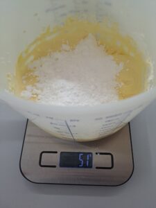 Staubzucker dazugeben