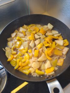 Wasser aufgießen und einkochen lassen