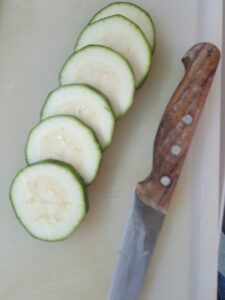 Zucchini in Scheiben geschnitten