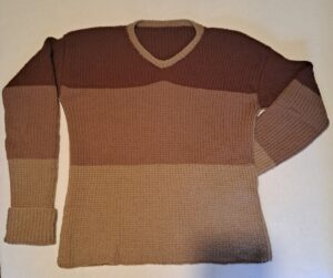 dreifarbiger Pullover im "falschen" Patentmuster gestrickt