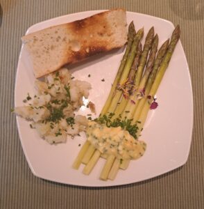 grüner Spargel mit Blumenkohl histaminarm angerichtet