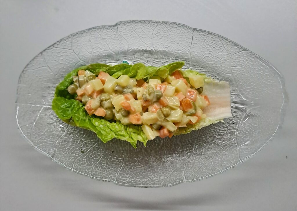 italienischer Salat angerichtet