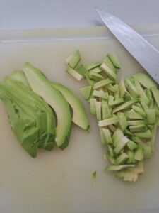 Avocado in Streifen geschnitten