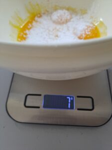 1 Päckchen Backpulver dazugeben