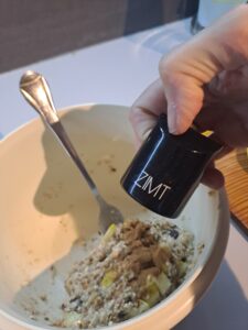 Zimt dazugeben