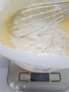 Mehl dazugeben