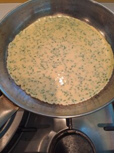 Omelette auf einer Seite ausbacken