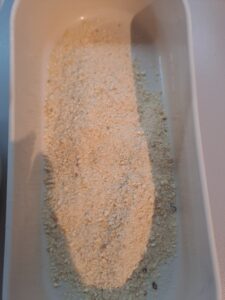 Brotbrösel in einem Behälter