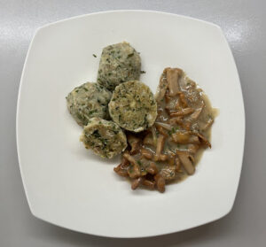 Fastenknödel mit Pfifferlingsauce