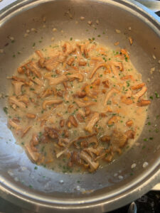 fertige Pfifferlingsauce