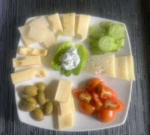 Käseteller angerichtet ohne Pfeffer