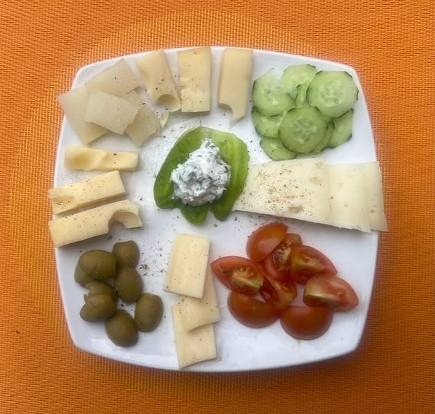 Käseteller angerichtet