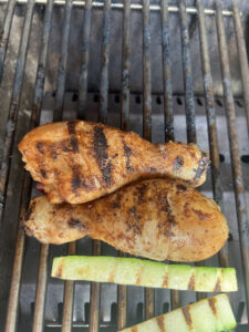 es wird gegrillt