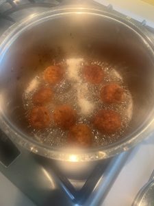 Arancini im Samenöl ausbacken