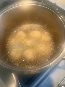 Arancini ins heiße Samenöl