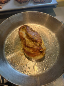 Truthahnbrust beidseitig anbraten