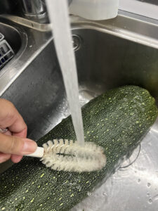 Zucchini bürsten