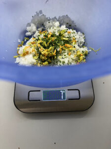 Zucchiniblüten kleingeschnitten