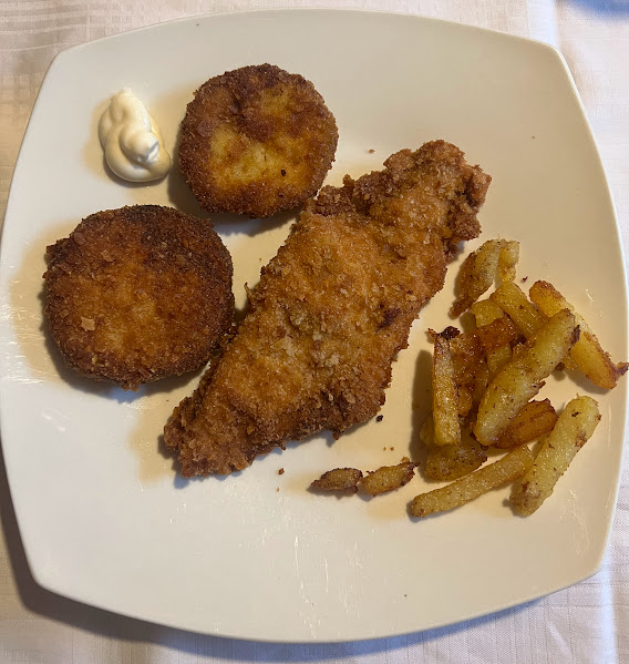 angerichteter-Teller-mit-Kohlrabi-und-Zucchinischnitzel