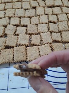 Kekse mit Schokolade füllen