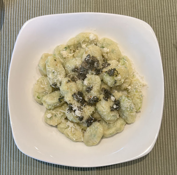 Zucchinignocchi mit Parmesan