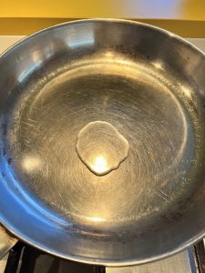 Samenöl in die heiße Pfanne