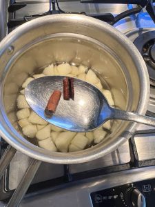 Zimtrinde hinzugeben