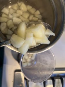 weichgekochte Apfelstücke