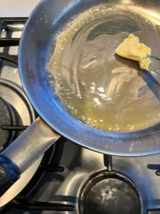 Butter und Samenöl erhitzen