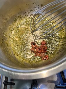 Tomaten Kapern Gemisch dazugeben