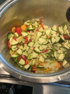 Zucchini dazugeben