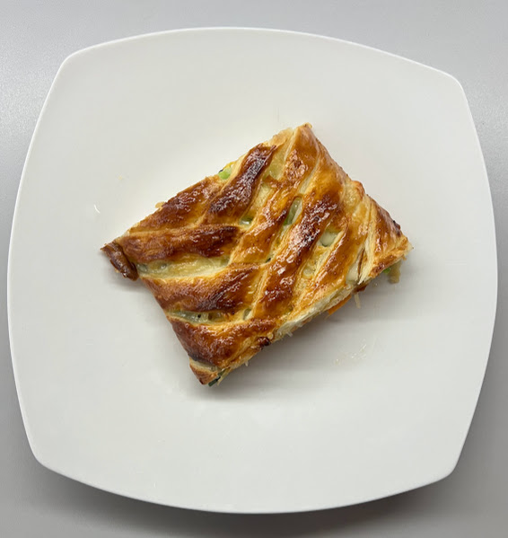 goldene Gemüserolle angerichtet