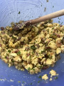 würzen mit Pfeffer und Salz