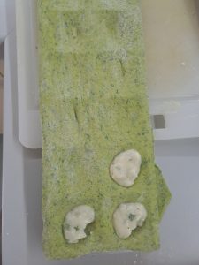 Ravioli mit Spargelcreme füllen