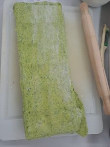 Teigplatte drauflegen