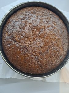 fertig gebackener Karottenkuchen